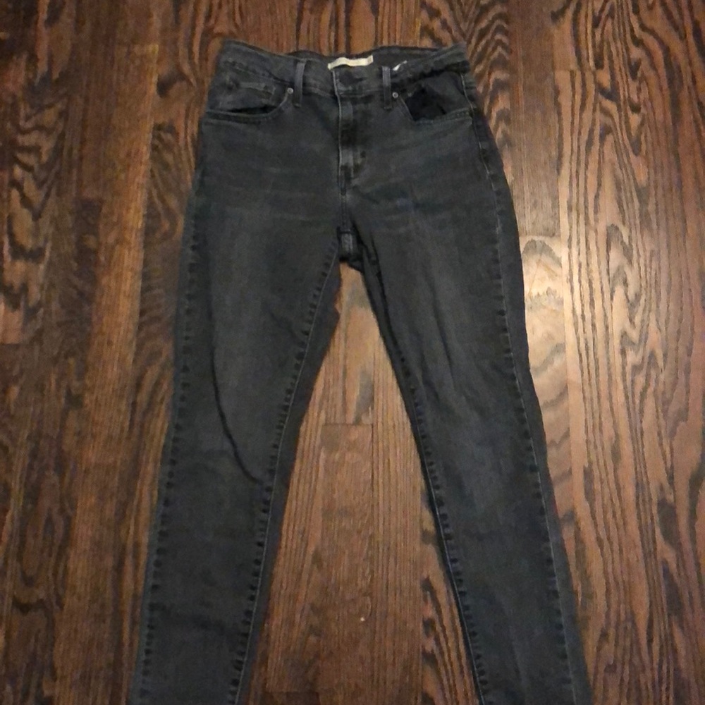 Grey Levi’s high rise jeans